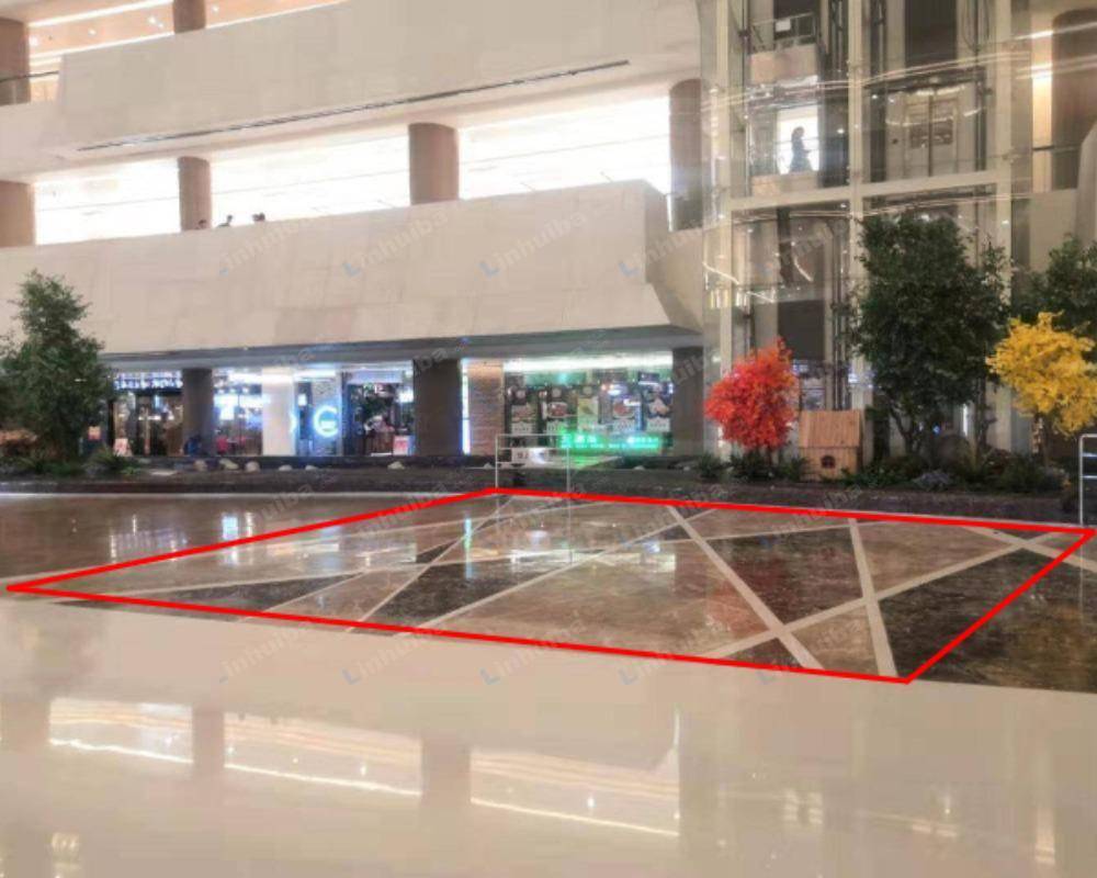 天津万象城购物中心 - 负一层中厅直梯旁边