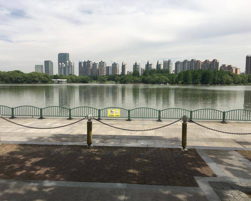 上海世纪公园 - 湖边