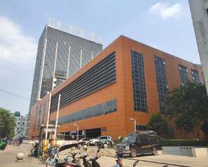 一楼大堂企业名牌西面