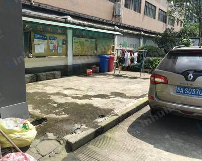 杭州天仙新苑社区 - 社区入口靠左边，小超市旁 快递存储柜 前面空地