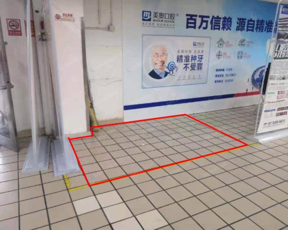 天津家乐福河北店 - 东出口按摩椅旁边