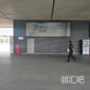 大厅B口机器前侧立柱中间位置
