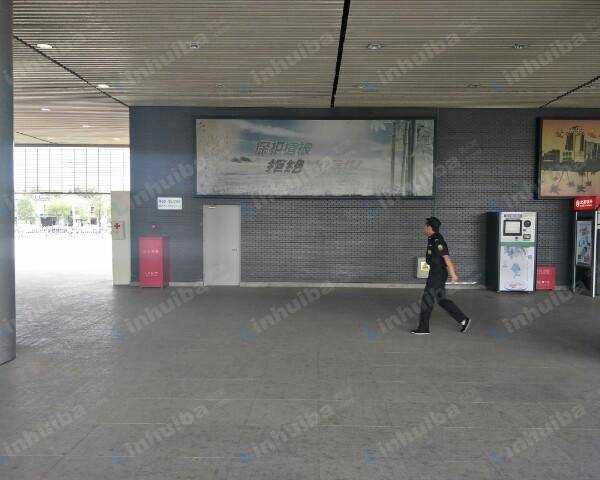 西苑交通枢纽 - 大厅B口机器前侧立柱中间位置