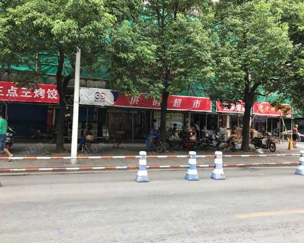 供销超市昌安店 - 超市门口空调柜旁边
