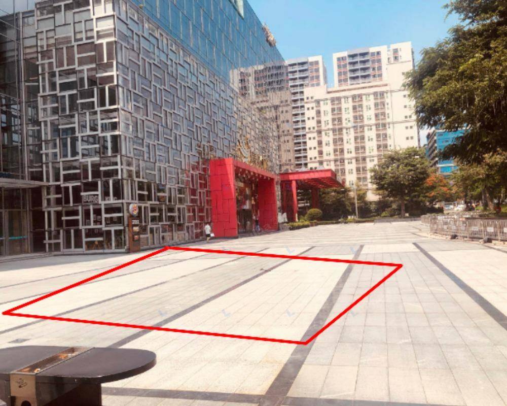 深圳同泰时代广场 - 一楼东门外广场