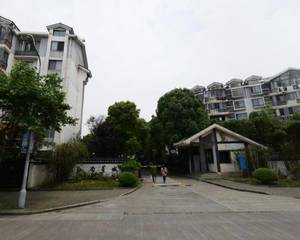 南区大门口右侧