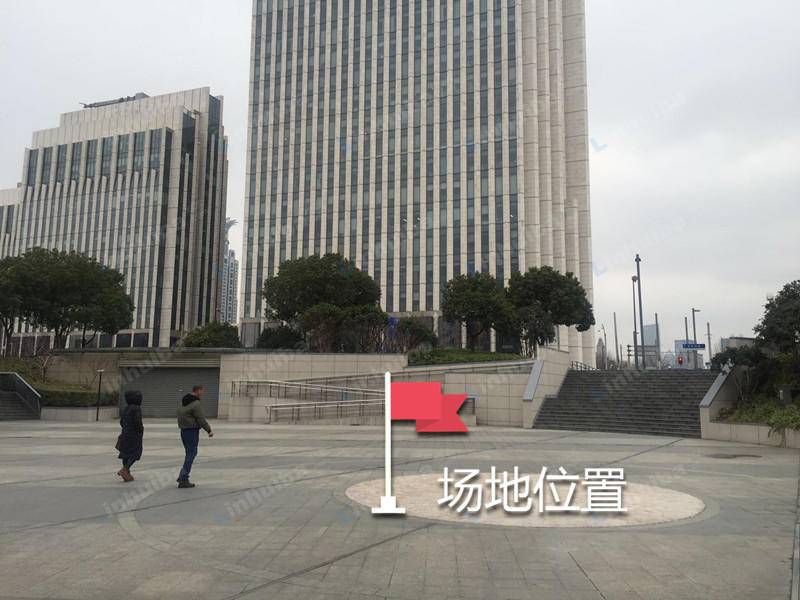 上海外滩旅游综合服务中心 - 下沉式广场