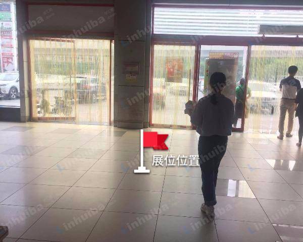 深圳大润发龙华店 - 大门内