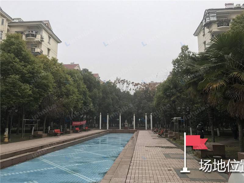 阳光花园 - 阳光花园小区南门入口中心水池旁走廊二大格靠近13栋