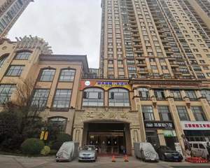 南门里面广场处