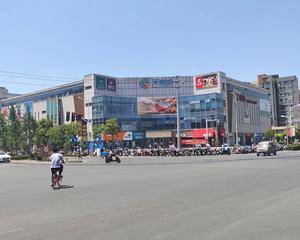 南京天悦城生活广场 - 二楼衣设特卖店对面过道