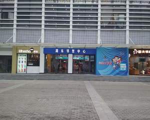 苏州湖东邻里中心 - 盒马鲜生超市门口