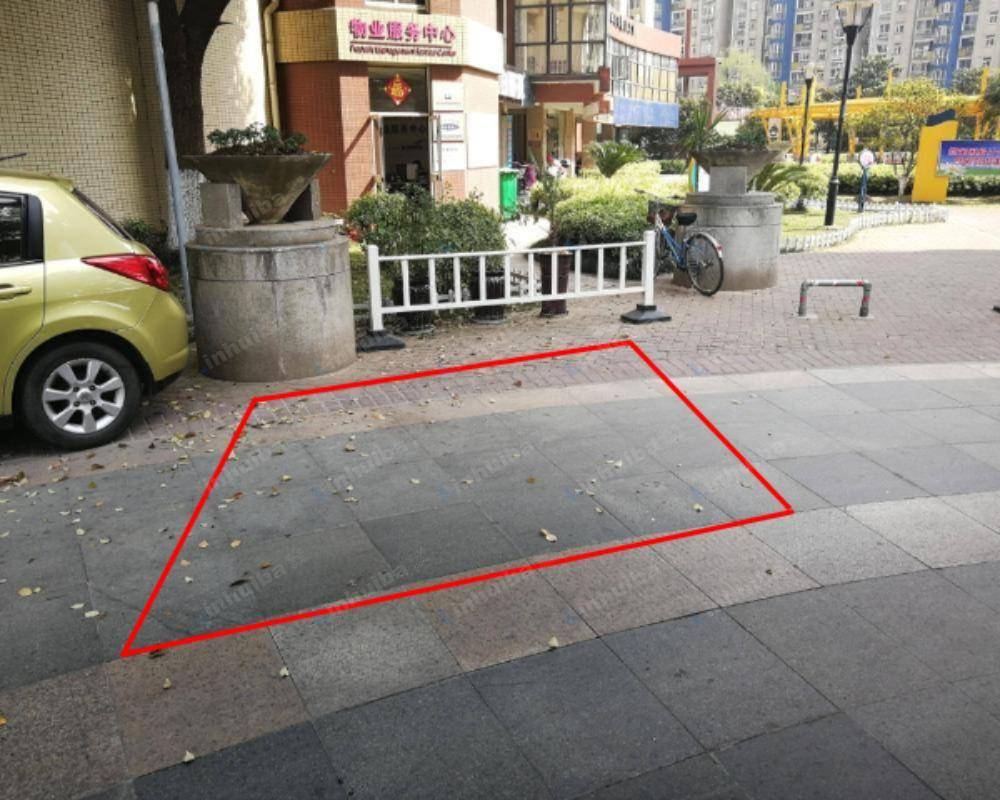 无锡金色江南天景花园 - 北门内空地