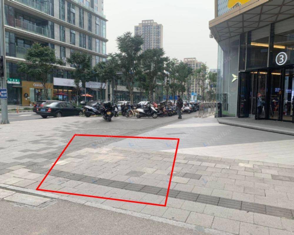 济南龙湖奥体天街购物中心 - 3号门外广场