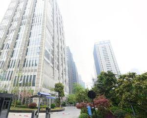 室内休闲区，室外花园门口