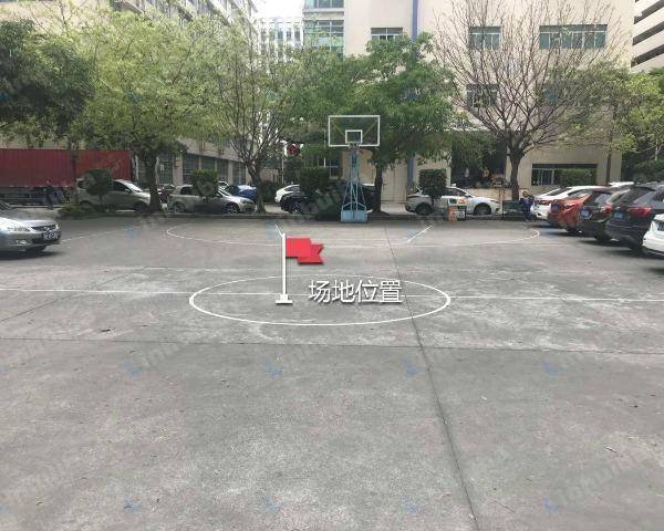 深圳鸿辉工业园 - 篮球场上