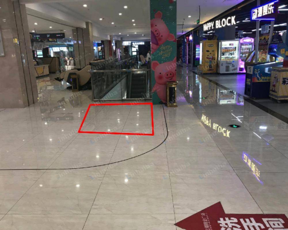 长沙龙湾商业广场 - 3层扶梯口旁
