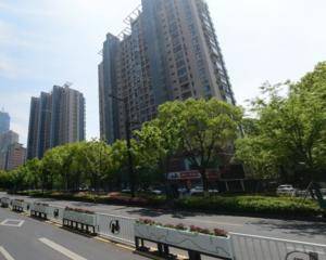 物业服务中心旁