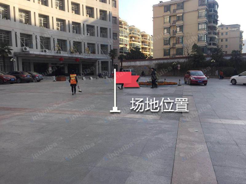 武汉工程大学 - 武汉工程大学进门广场中央