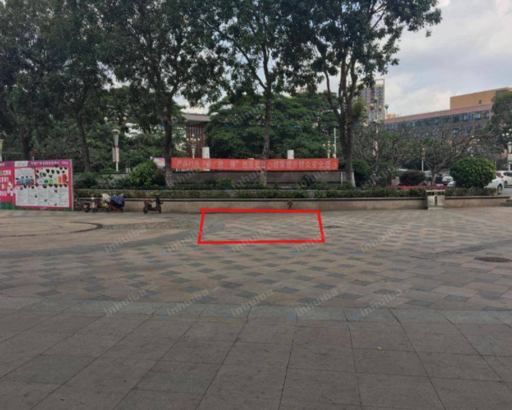 东莞万润广场 - 一层外广场