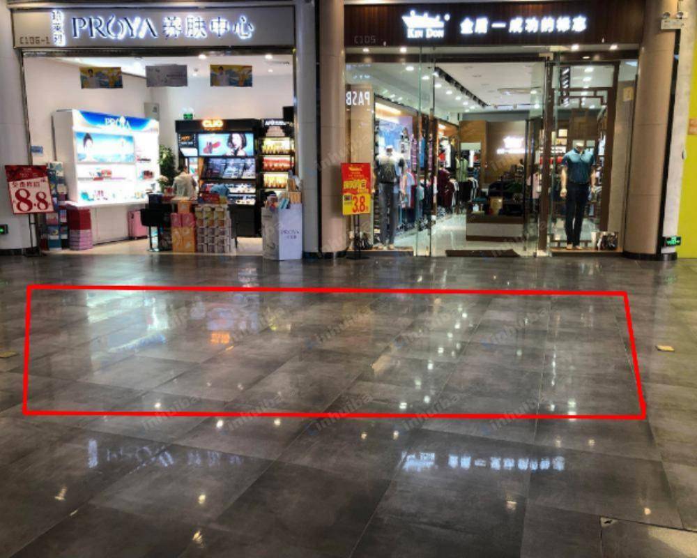 东莞喜悦里购物广场 - 一层1号门门口