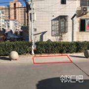 南门右侧石墩中间