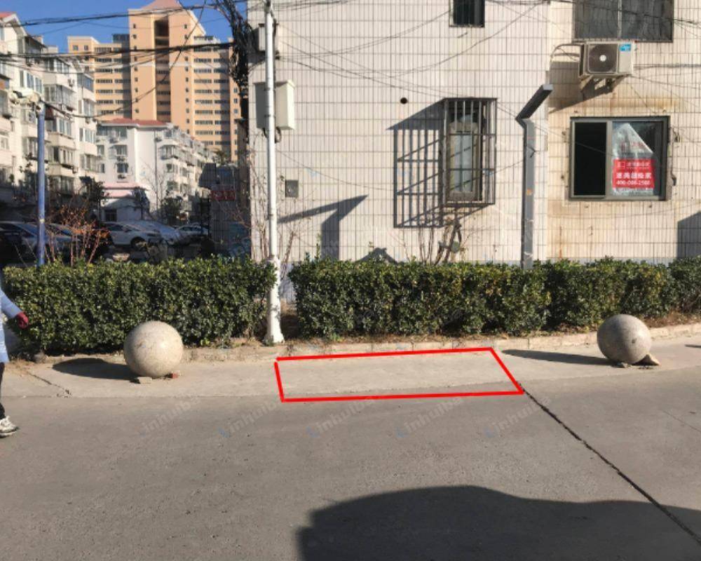 北京兴华园 - 南门右侧石墩中间