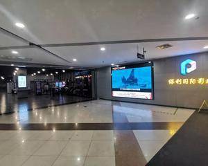 大厅入口柱子处