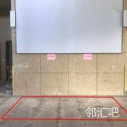 正门快递柜旁