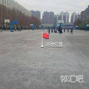 篮球场中间