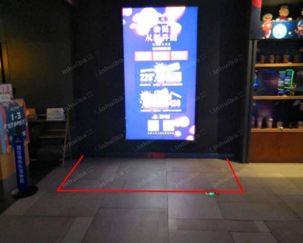 天津万达影城西青社会山店 - 观影厅检票口前