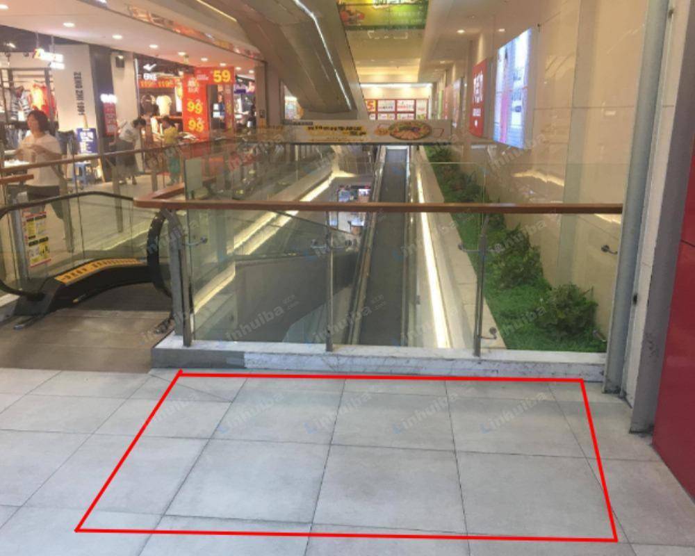 东莞嘉荣购物广场华南摩尔店 - 二层购物车扶梯旁