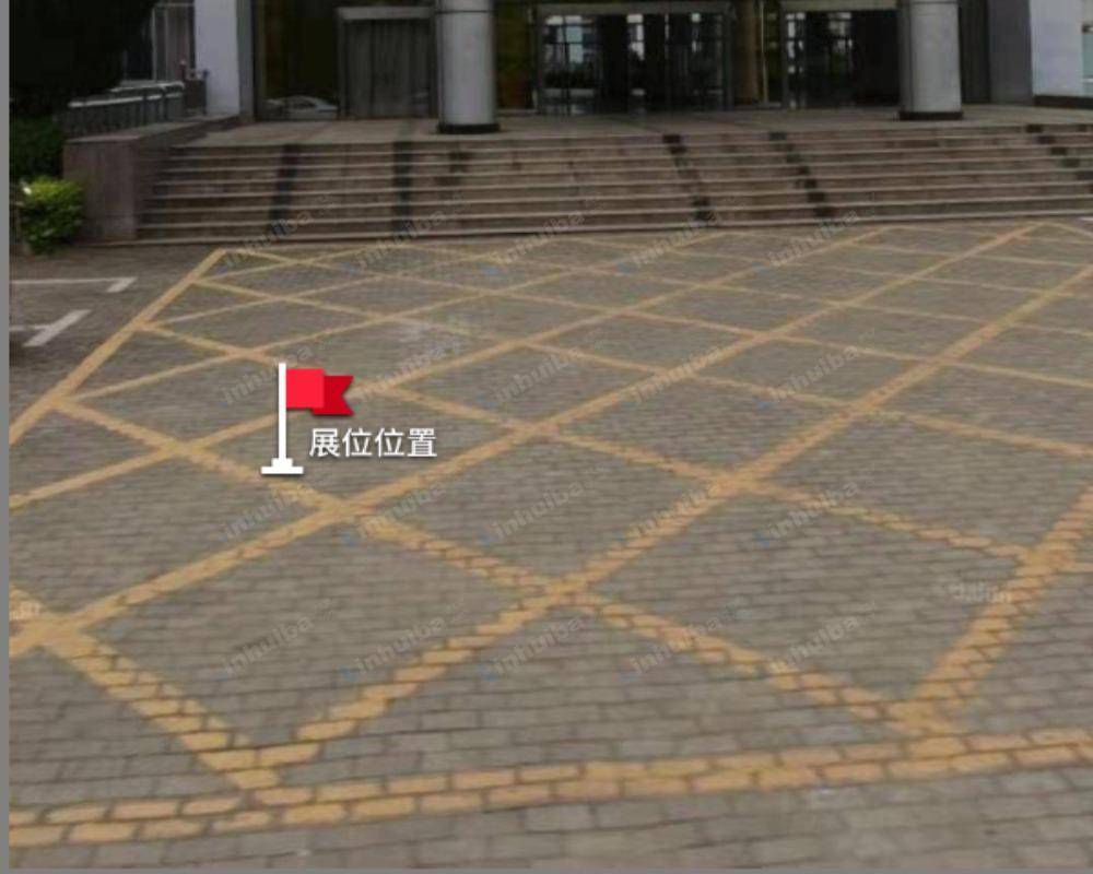 武汉光电实验室E区 - 园区内广场