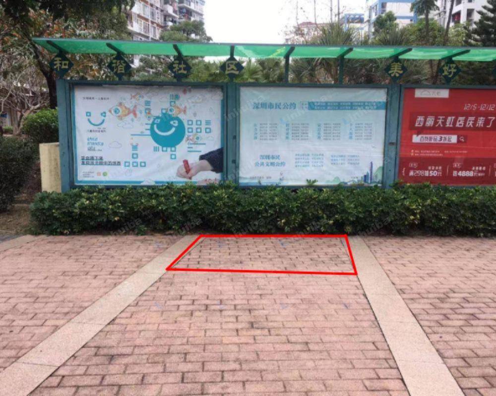 深圳市水木华庭 - 正大门进去宣传栏中间