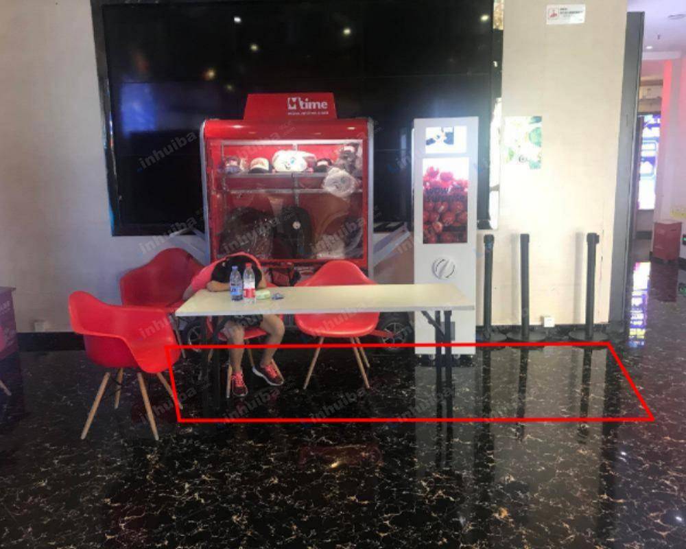 深圳万达影城布吉万科红店 - 观影厅通道口旁