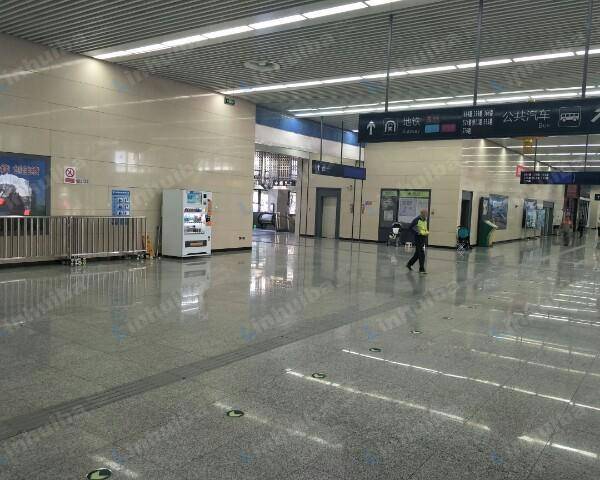 宋家庄交通枢纽 - 大厅E口自助饮料机前侧