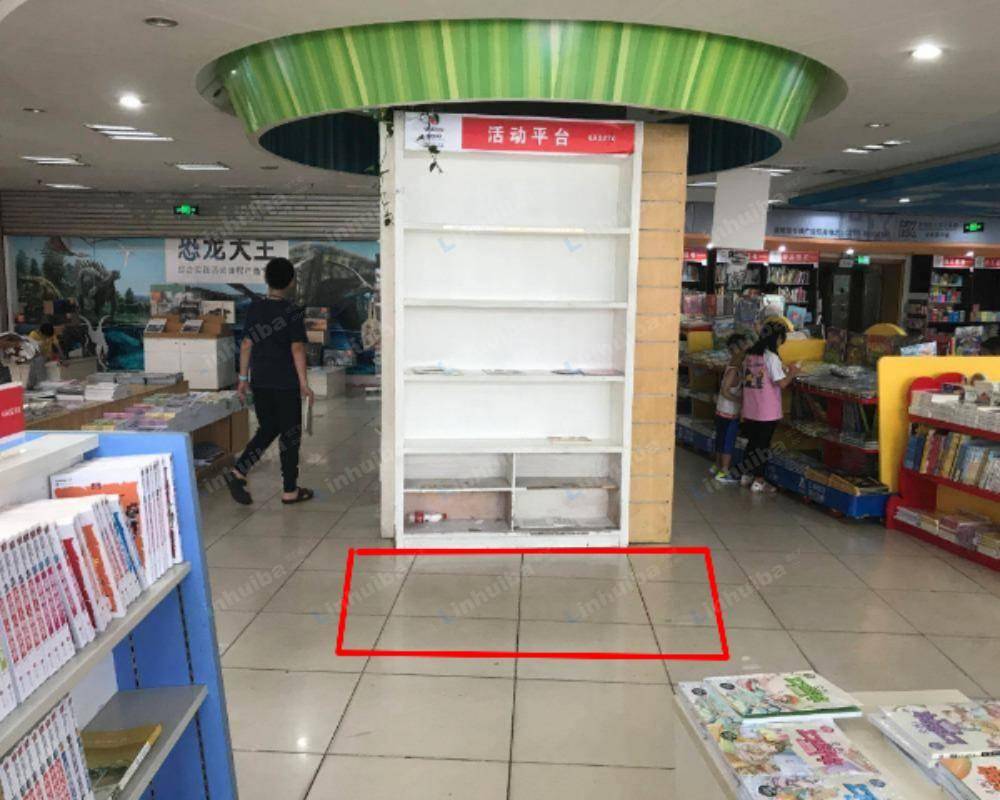 长沙湖南图书馆 - 4楼书架旁