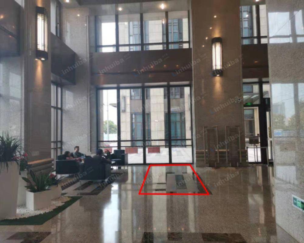 上海长泰企业天地广场 - 一楼大堂入口右侧沙发前