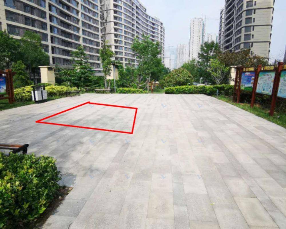 青岛时代城翡翠赏 - 41号楼前广场