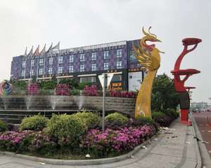 杭州华荣城 - 庄影影城门口广场
