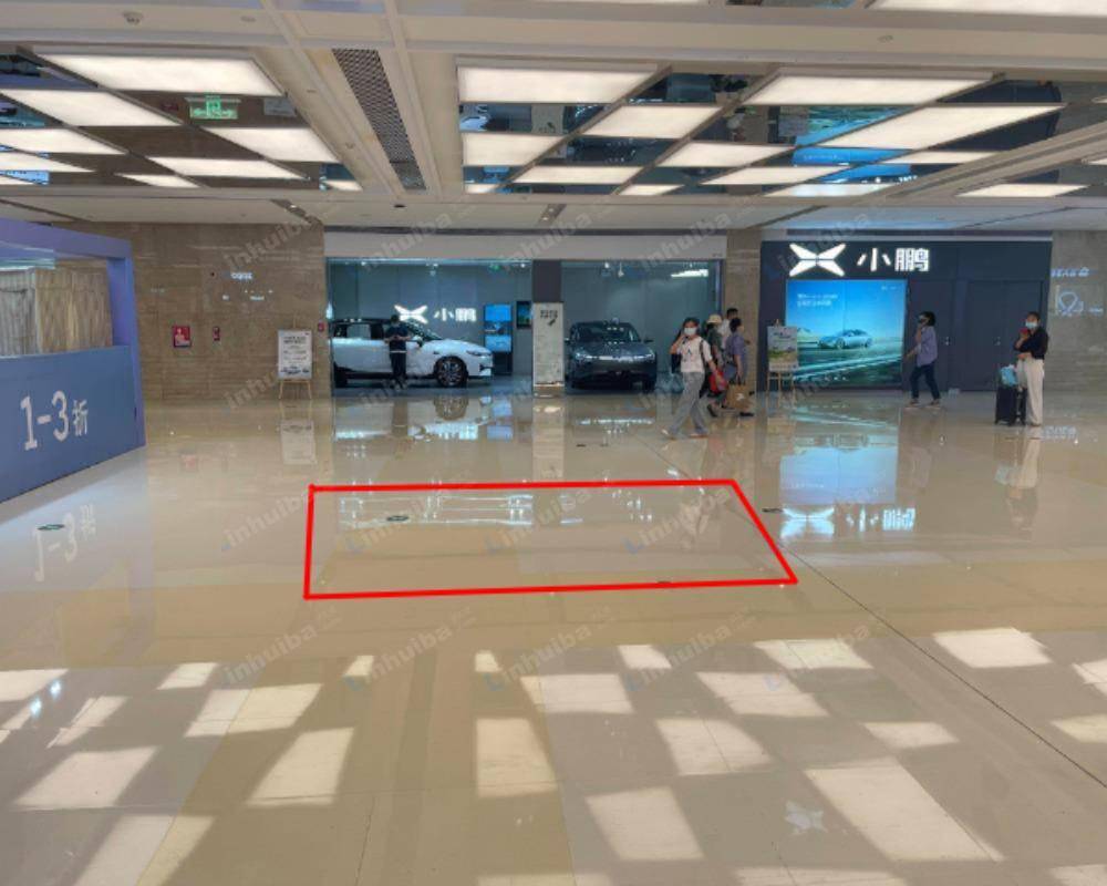 深圳益田假日广场 - B2层小鹏店门口