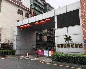 管理处门口停车位