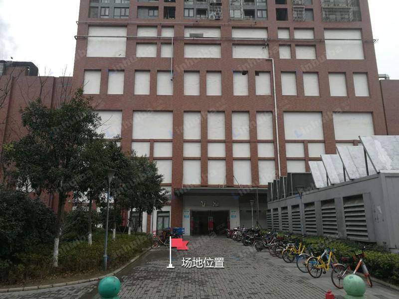 武汉南国大家装汉西店 - v座楼外5米位置