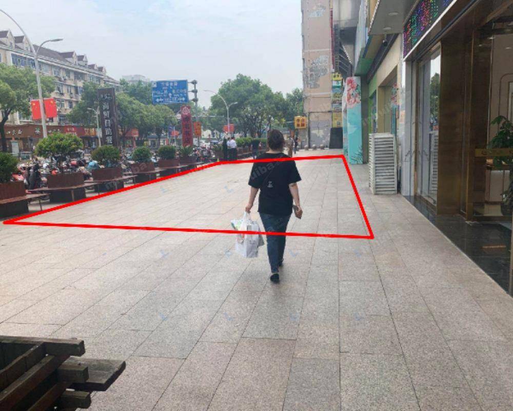 上海平高世贸中心商城 - 外广场