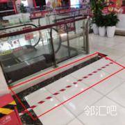 2楼扶梯旁