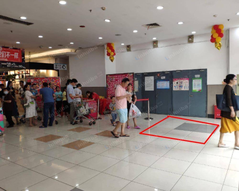 长沙大润发芙蓉店 - 南门出入口