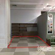 一层扶手电梯下方