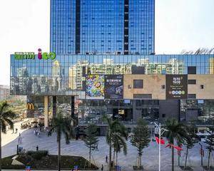 一楼中庭舞台旁边