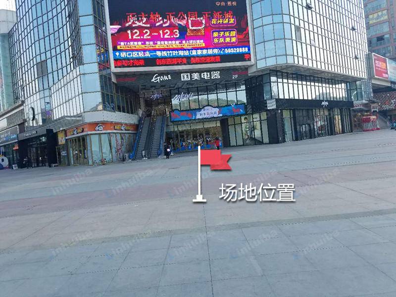 武汉东西湖中心广场 - 国美电器前方广场中间