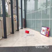 大门出入口旁